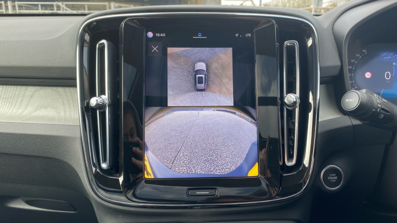 Volvo XC40 2.0 B4P Ultra Dark 5dr Auto Petrol Estate